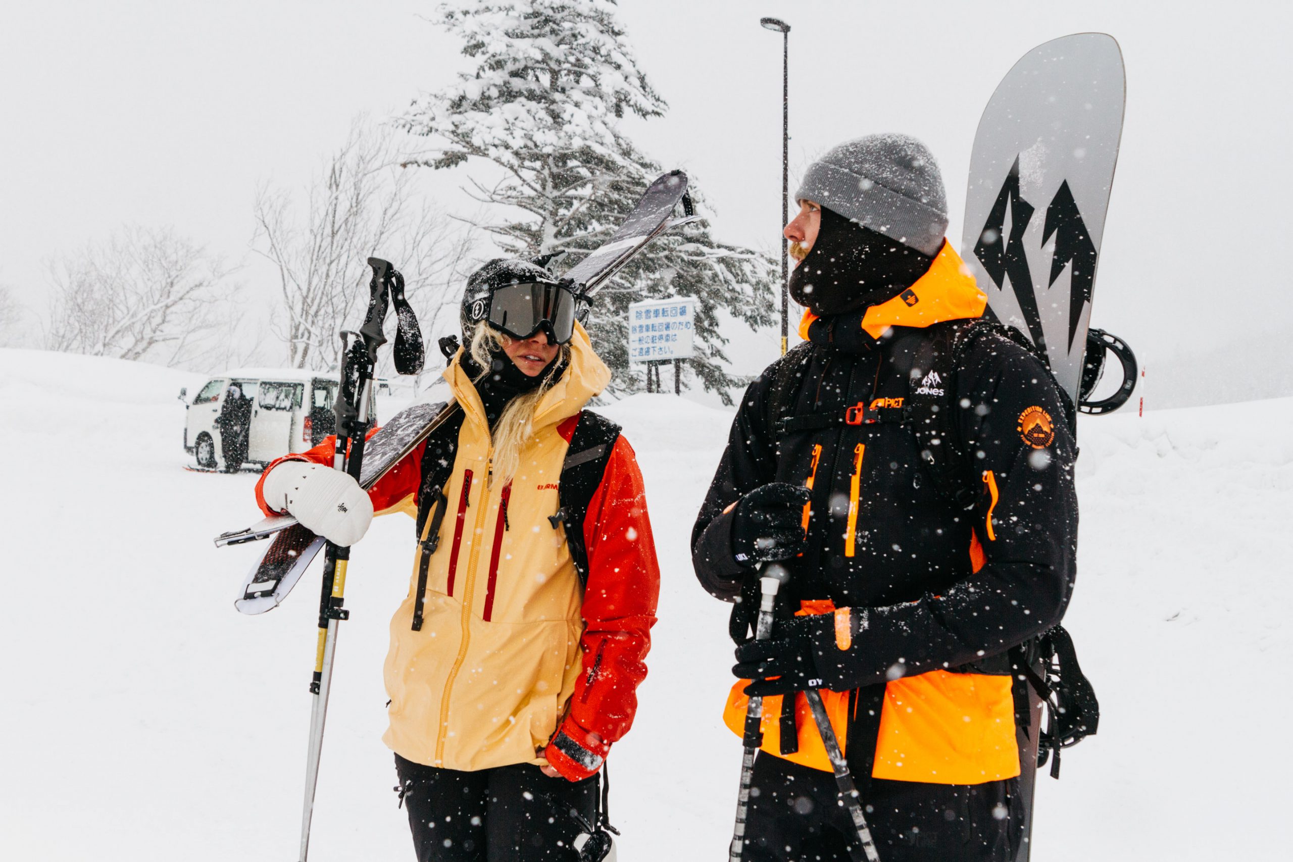 Flynn Medson wearing the Minato Beanie and Maluchi GORE-TEX INFINIUM™ gloves